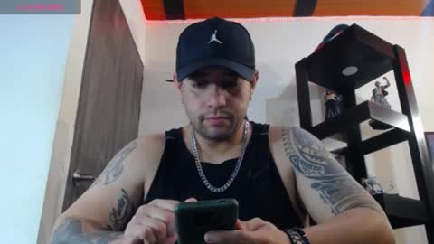 Snapshot of spartacus_cam chatting on 7, 1, 2025 online show from 7, 1, 2025
