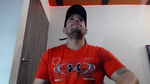 Snapshot of spartacus_cam chatting on 6, 2, 2025 online show from 6, 2, 2025