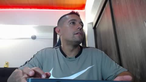 Snapshot of spartacus_cam chatting on 29, 4, 2026 online show from 29, 4, 2026