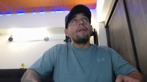Snapshot of spartacus_cam chatting on 13, 5, 2026 online show from 13, 5, 2026
