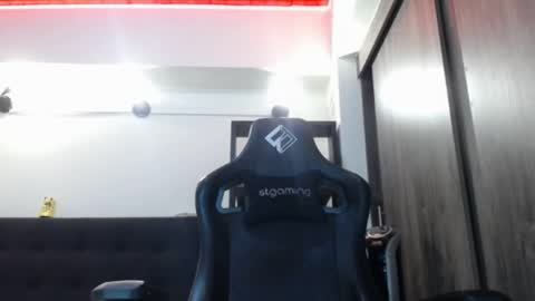 Snapshot of spartacus_cam chatting on 25, 5, 2026 online show from 25, 5, 2026