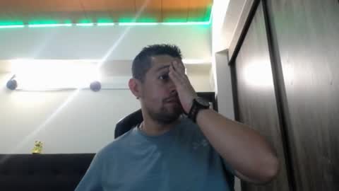 Snapshot of spartacus_cam chatting on 4, 6, 2026 online show from 4, 6, 2026