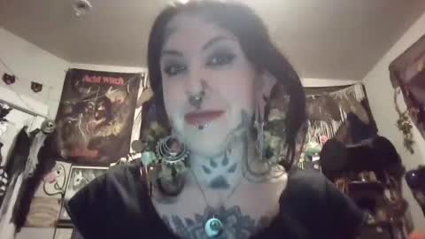 Snapshot of spirithalloqveen chatting on 11, 10, 2025 spirithalloqveen online show from 11, 10, 2025