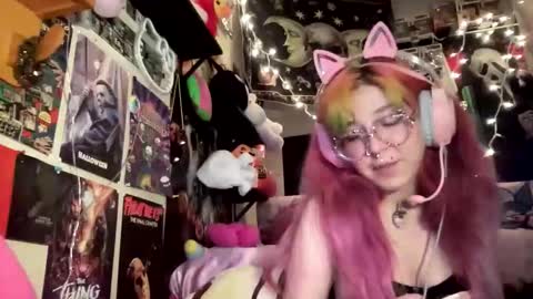 Snapshot of spookysanrihoe chatting on 10, 5, 2026 Pixie online show from 10, 5, 2026