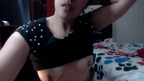 Snapshot of squirt_milk_ chatting on 8, 3, 2025 Carolainss online show from 8, 3, 2025