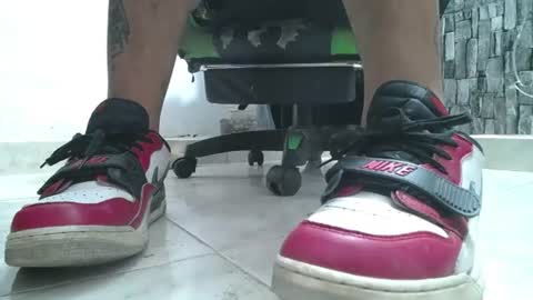 Snapshot of srfindomfeet_ chatting on 30, 6, 2026 sr master cum its my old account online show from 30, 6, 2026