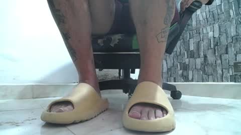 Snapshot of srfindomfeet_ chatting on 4, 7, 2026 sr master cum its my old account online show from 4, 7, 2026