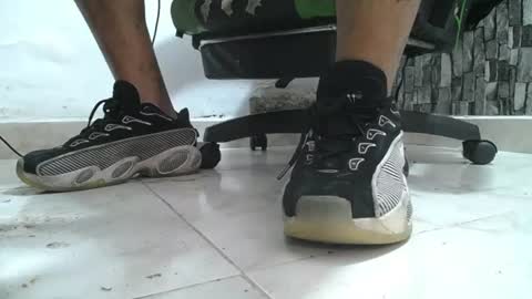 Snapshot of srfindomfeet_ chatting on 16, 7, 2026 sr master cum its my old account online show from 16, 7, 2026