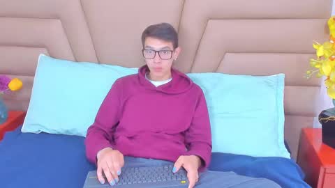 Snapshot of ssweetthott chatting on 8, 3, 2025 Ssweetthott online show from 8, 3, 2025
