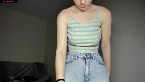 Snapshot of stacey_brown chatting on 5, 2, 2026 Stacey GMT5 Mo Tu We Th Fr Sa 3am -10am online show from 5, 2, 2026