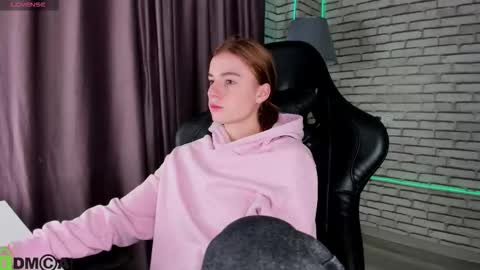 Snapshot of stacey_brown chatting on 16, 2, 2026 Stacey GMT5 Mo Tu We Th Fr Sa 3am -10am online show from 16, 2, 2026