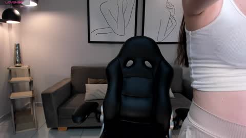 Stacy Woods online show from 28, 1, 2025