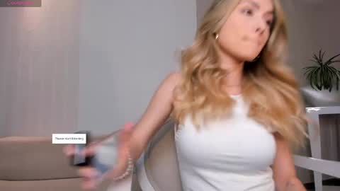 Stacy Woods online show from 25, 4, 2026