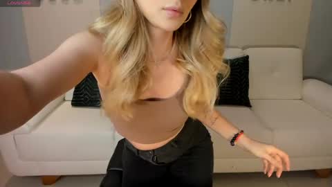 Stacy Woods online show from 28, 4, 2026