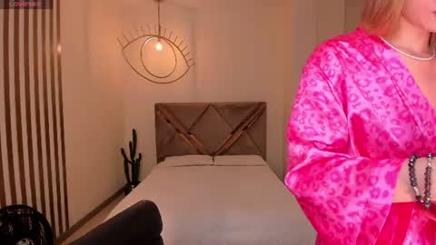 Stacy Woods online show from 28, 7, 2026
