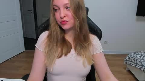 Snapshot of stacy_miraclee chatting on 17, 5, 2026 Stacy online show from 17, 5, 2026