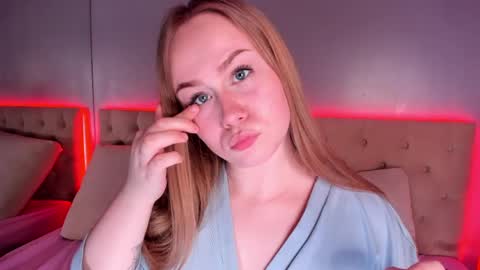 Snapshot of stacy_moorexx chatting on 27, 5, 2026 STACY online show from 27, 5, 2026