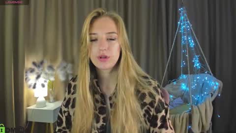 Stacy Mon Tue Wed Thu Fri Sun GMT GMT 3 1000am - 0400pm  online show from 12, 10, 2025