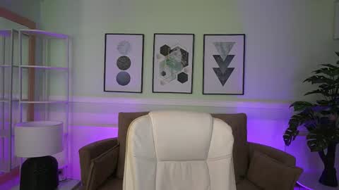 stacycooper_ online show from 21, 7, 2026