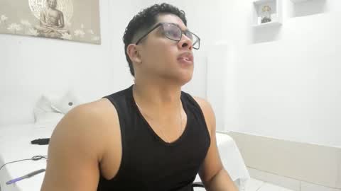 stand_boy01 online show from 26, 11, 2025