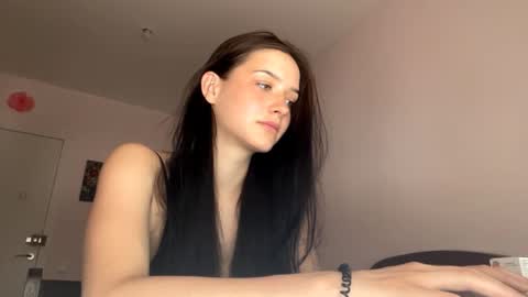 Lola online show from 9, 6, 2026