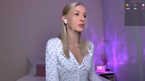 Snapshot of starlightstacey chatting on 28, 7, 2026 Stacey online show from 28, 7, 2026