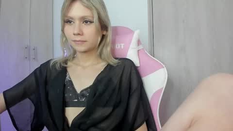 starmoonly online show from 4, 6, 2026