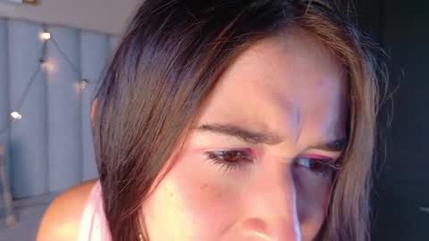 Snapshot of starrmoon__ chatting on 31, 3, 2026 M O O N online show from 31, 3, 2026