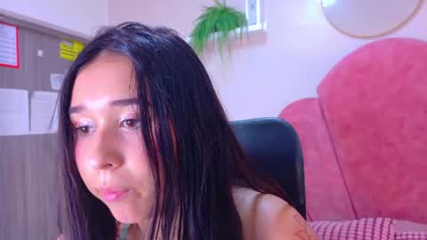 Snapshot of starrmoon__ chatting on 25, 6, 2026 M O O N online show from 25, 6, 2026