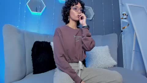 Snapshot of stefania_paz chatting on 9, 3, 2025 Stefania online show from 9, 3, 2025