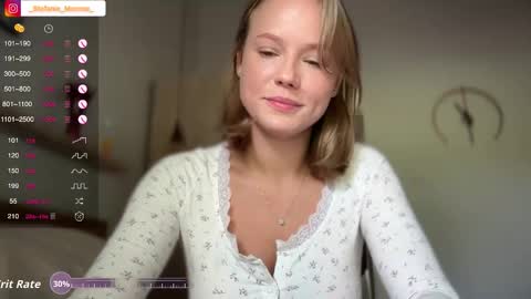 Snapshot of stefanie_collins chatting on 18, 12, 2025 Stefanie online show from 18, 12, 2025