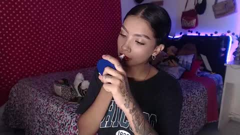 Im MiaIts my first day here  online show from 26, 12, 2024