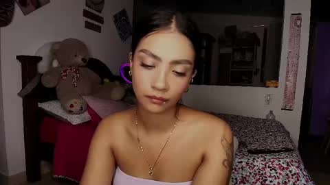 Im MiaIts my first day here  online show from 19, 9, 2025