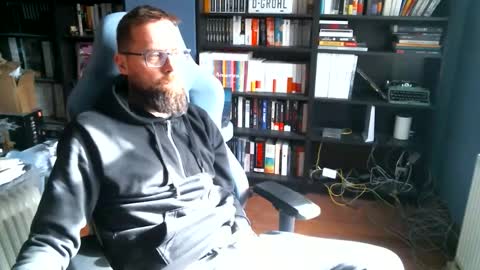 Snapshot of stefffg chatting on 5, 10, 2025 MeStef online show from 5, 10, 2025