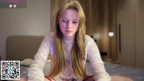 Snapshot of steffi_meoww chatting on 19, 5, 2026 STEFI Streams every day from 10 PM GTM1 online show from 19, 5, 2026