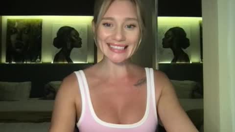 Snapshot of stella_loveu chatting on 1, 10, 2025 Stella online show from 1, 10, 2025