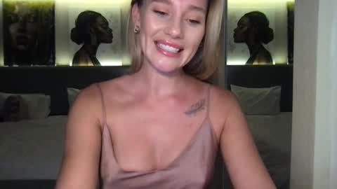 Snapshot of stella_loveu chatting on 8, 10, 2025 Stella online show from 8, 10, 2025