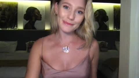 Snapshot of stella_loveu chatting on 13, 10, 2025 Stella online show from 13, 10, 2025