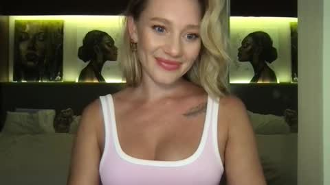 Snapshot of stella_loveu chatting on 15, 10, 2025 Stella online show from 15, 10, 2025