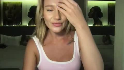 Snapshot of stella_loveu chatting on 25, 10, 2025 Stella online show from 25, 10, 2025