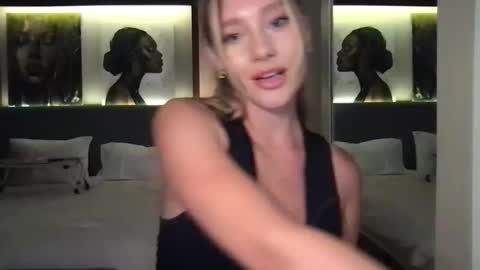 Snapshot of stella_loveu chatting on 26, 10, 2025 Stella online show from 26, 10, 2025