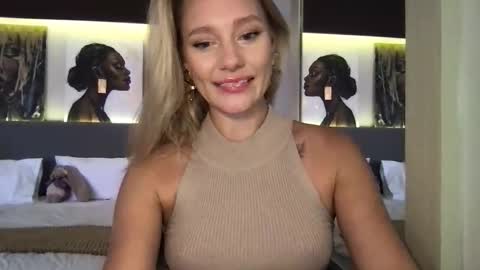 Snapshot of stella_loveu chatting on 28, 10, 2025 Stella online show from 28, 10, 2025