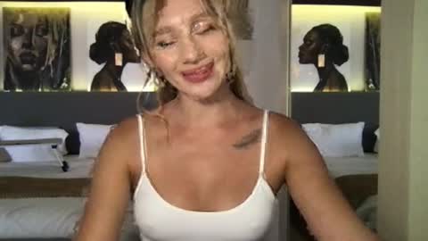 Snapshot of stella_loveu chatting on 31, 10, 2025 Stella online show from 31, 10, 2025