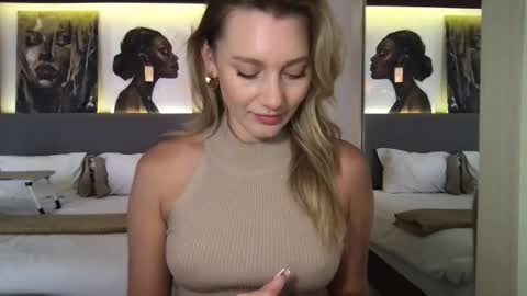 Snapshot of stella_loveu chatting on 2, 11, 2025 Stella online show from 2, 11, 2025