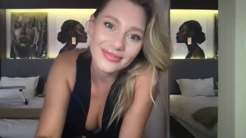 Snapshot of stella_loveu chatting on 4, 11, 2025 Stella online show from 4, 11, 2025