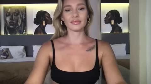 Snapshot of stella_loveu chatting on 26, 11, 2025 Stella online show from 26, 11, 2025