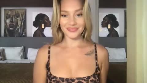 Snapshot of stella_loveu chatting on 29, 11, 2025 Stella online show from 29, 11, 2025