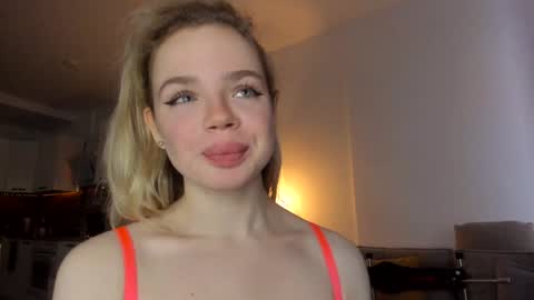 Snapshot of stella_vans chatting on 9, 12, 2024 Asella online show from 9, 12, 2024