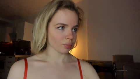 Snapshot of stella_vans chatting on 11, 12, 2024 Asella online show from 11, 12, 2024