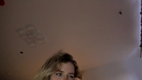 Snapshot of stella_vans chatting on 21, 12, 2024 Asella online show from 21, 12, 2024